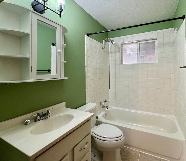Building Photo - 3 Bedroom Home Walking distance to Sloan Lake & Highlands! Available NOW!!