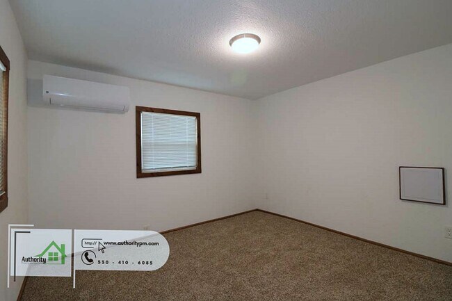 Building Photo - 4083 Notre Dame Ave