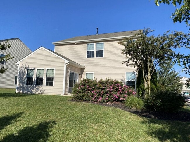 Building Photo - Beautiful 2 Story Corner Lot 3 Bed home in...