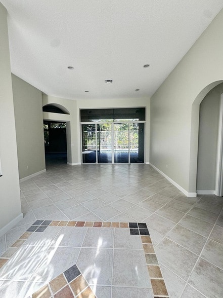 Building Photo - 6740 NW 105th Ln