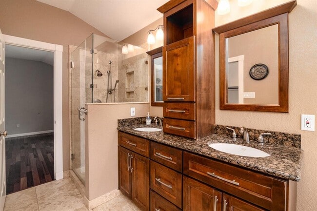 Building Photo - 9301 Tea Rose Trail