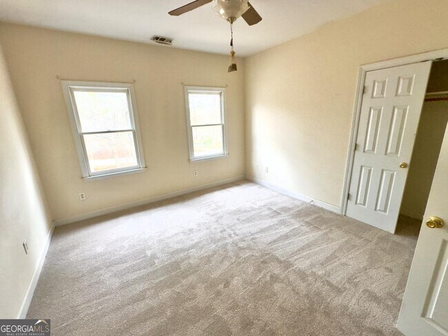 Building Photo - 219 Deerhill Dr