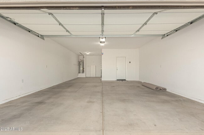 Building Photo - 1357 E Chillingham Rd