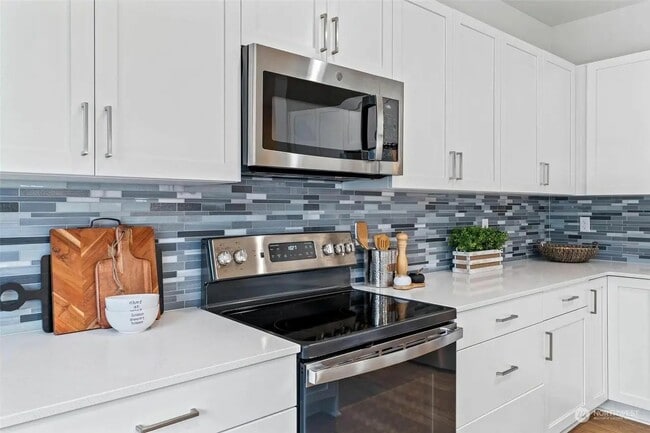 Building Photo - 8412 55th Pl NE