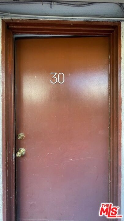 Building Photo - 737 S Oxford Ave