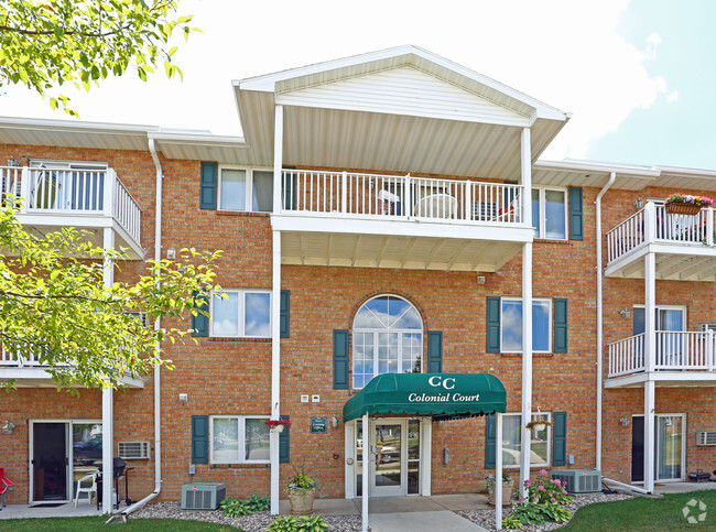 Building Photo - Colonial Court Apartments