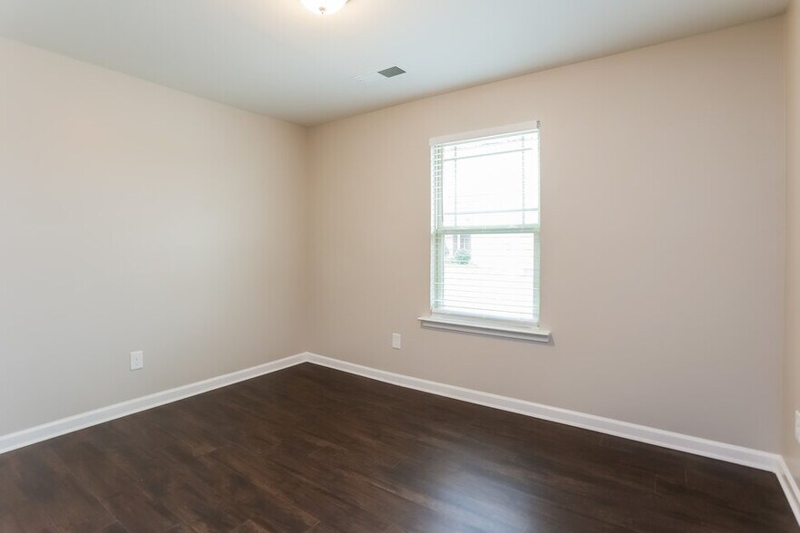 Building Photo - 677 Rockingham Dr