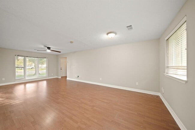 Building Photo - 506 Brendon Park Ln