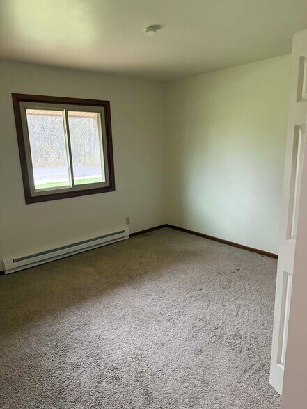 Building Photo - 700 Meadow Ln