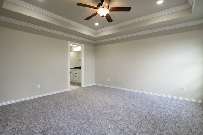 Building Photo - 921 Sassafras Ln