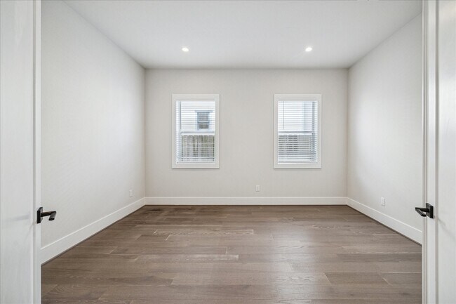 Building Photo - 1412 Lawrence St