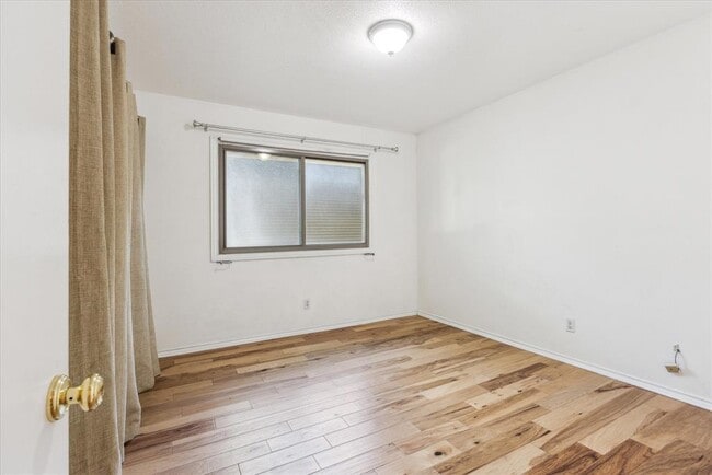 Building Photo - 505 W 7th St