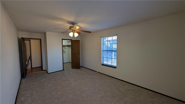 Building Photo - 2225 E Jonquil Rd