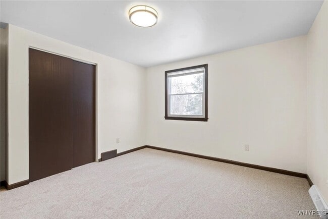 Building Photo - 335 Sundridge Dr