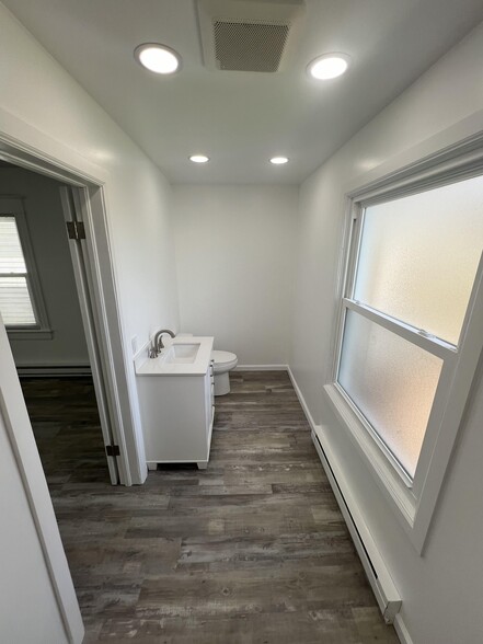 Building Photo - 1627 Ash St