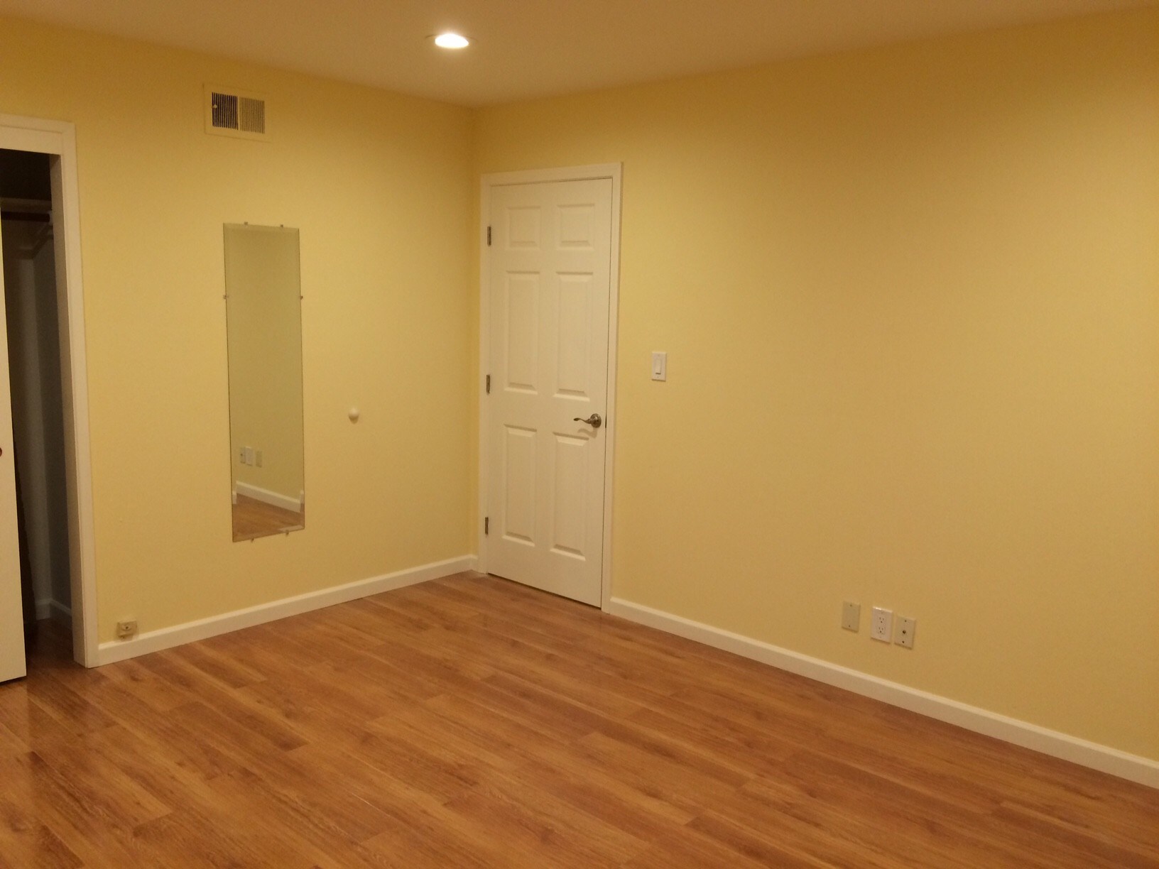 Large bedroom - 446 Webster St