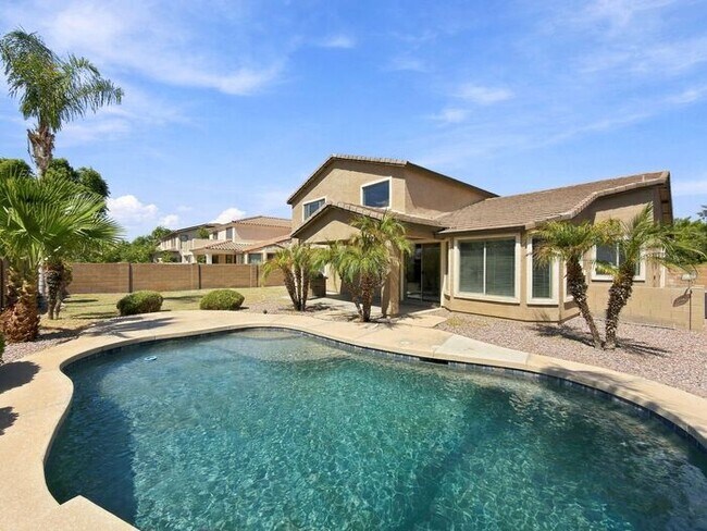 Building Photo - Gilbert 5-Bedroom Home with Pool, Loft & Primary Suite Downstairs – Minutes from Gilbert Regional...