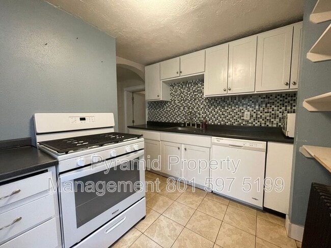 Building Photo - 194 N 100 E