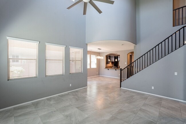 Building Photo - Move In Ready! Three Bedrooms - Beautiful ...