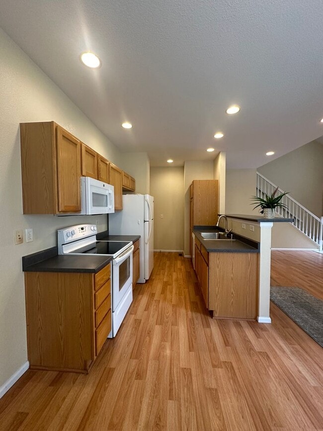 Building Photo - Beautiful 2BD/2.5BA Lafayette Home!