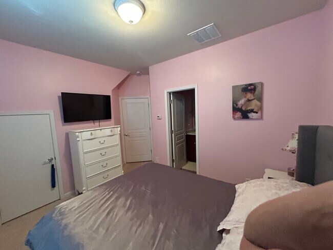 Building Photo - 1070 Drayton Ct