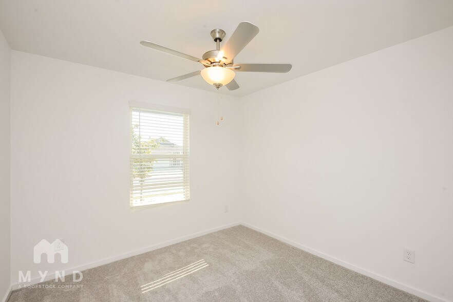 Building Photo - 2733 Mistwood Dr