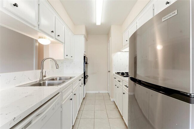 Building Photo - 1322 Dorsetshire Dr