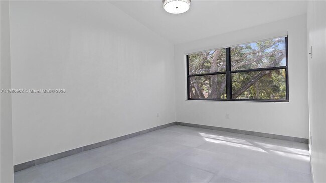 Building Photo - 15533 N Miami Lakeway