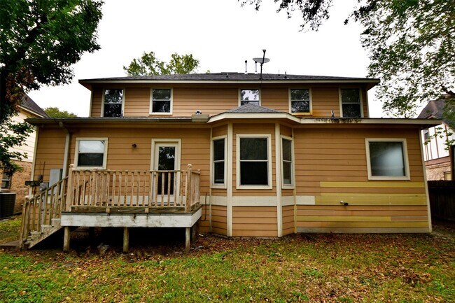 Building Photo - 5211 Holly View Dr