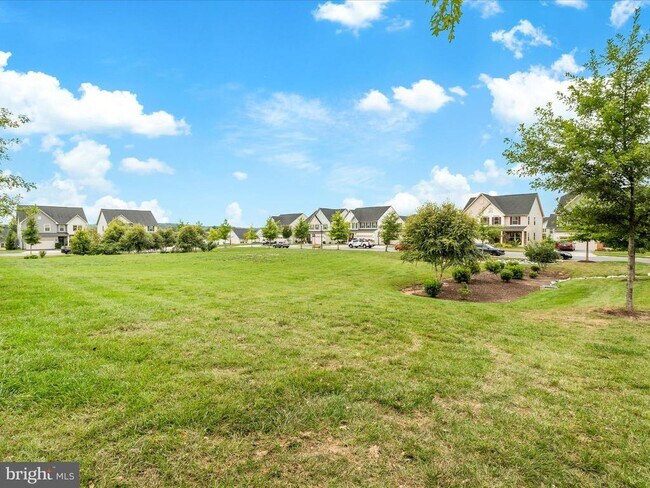 Building Photo - 5940 Etterbeek St