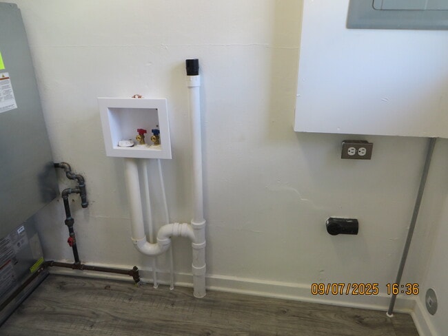 Building Photo - 1625 Walton St