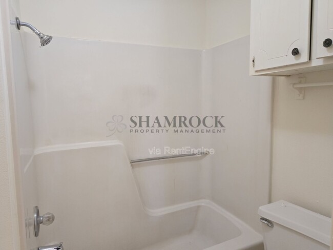 Building Photo - 910 Lancelot Cir
