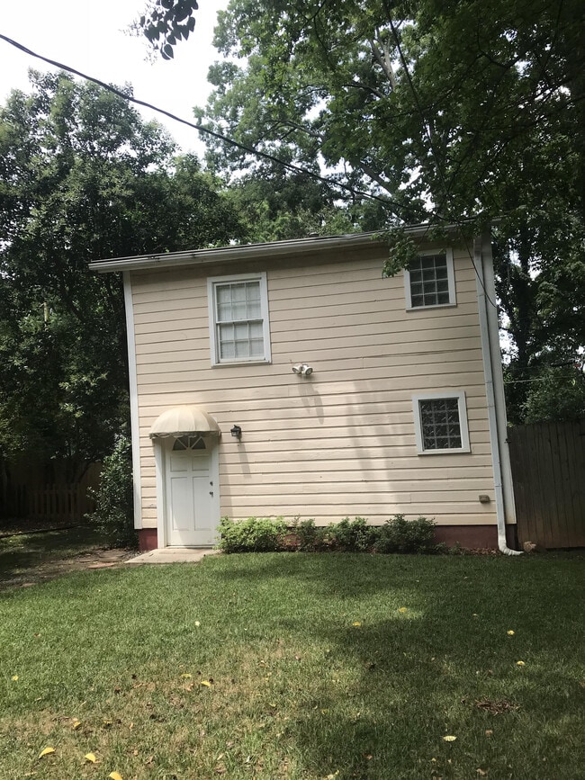 Building Photo - 1529 Thomas Ave