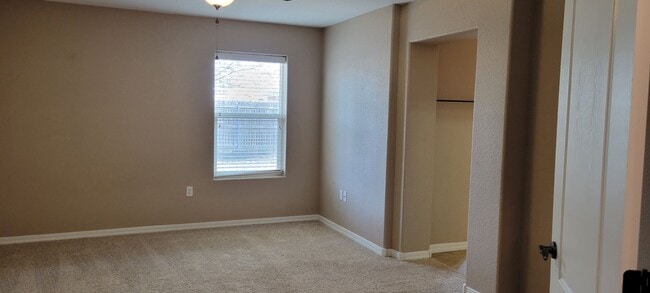 Building Photo - 3000 Elizabeth Ct