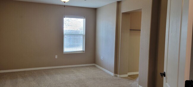 Building Photo - FOUR BEDROOMS IN COLLEGE PARK
