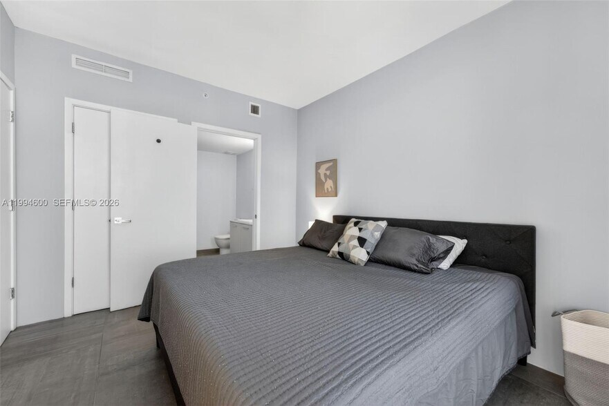 Building Photo - 1010 Brickell Ave