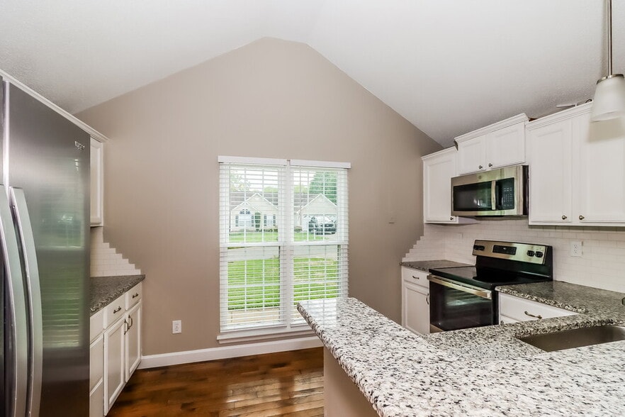 Building Photo - 660 Rebecca Jane Dr