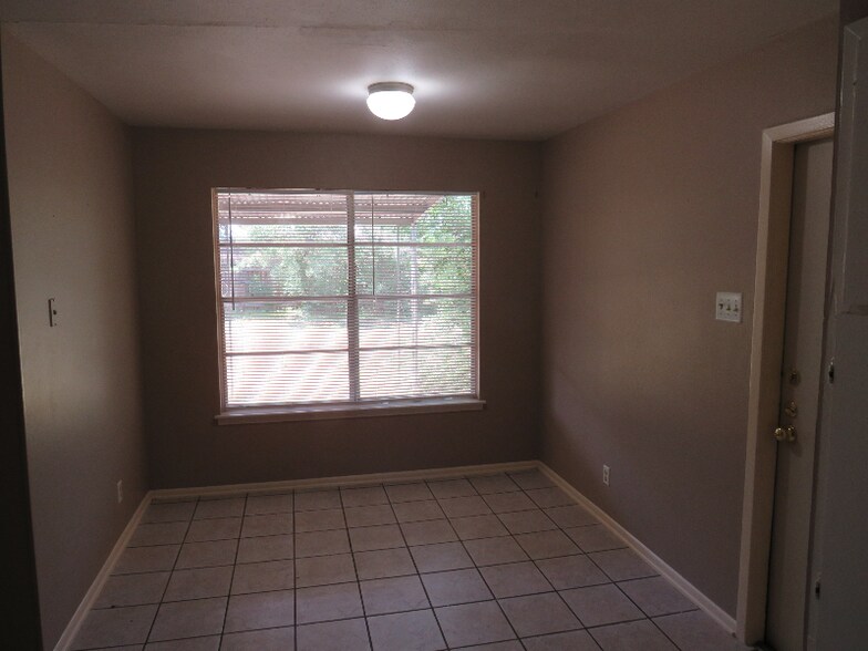 Building Photo - 9715 Nona Kay Dr