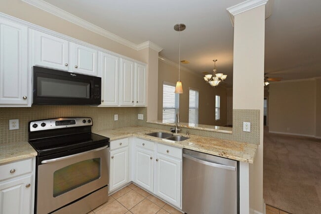 Building Photo - 2 BR Harbor Village Condo