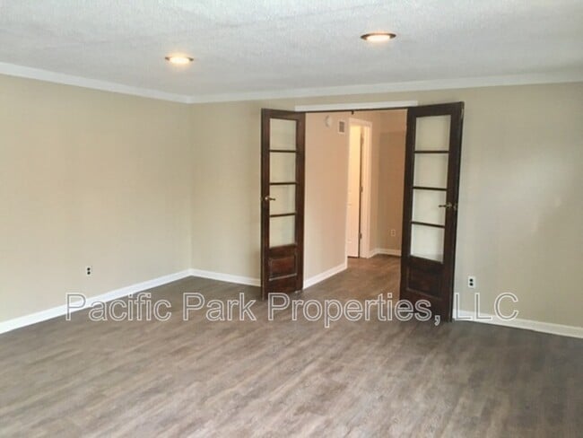 Building Photo - 9403 Shenandoah Dr