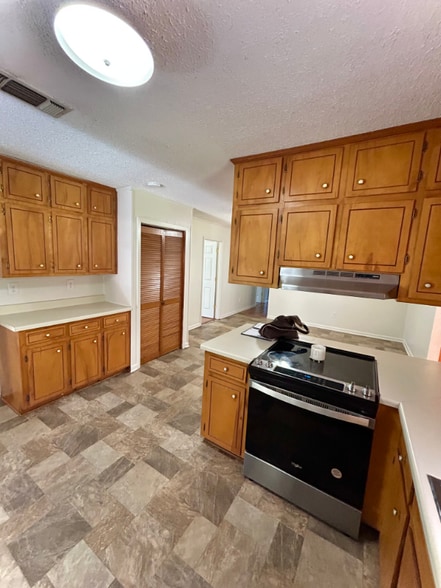 Building Photo - 359 Wells Dr