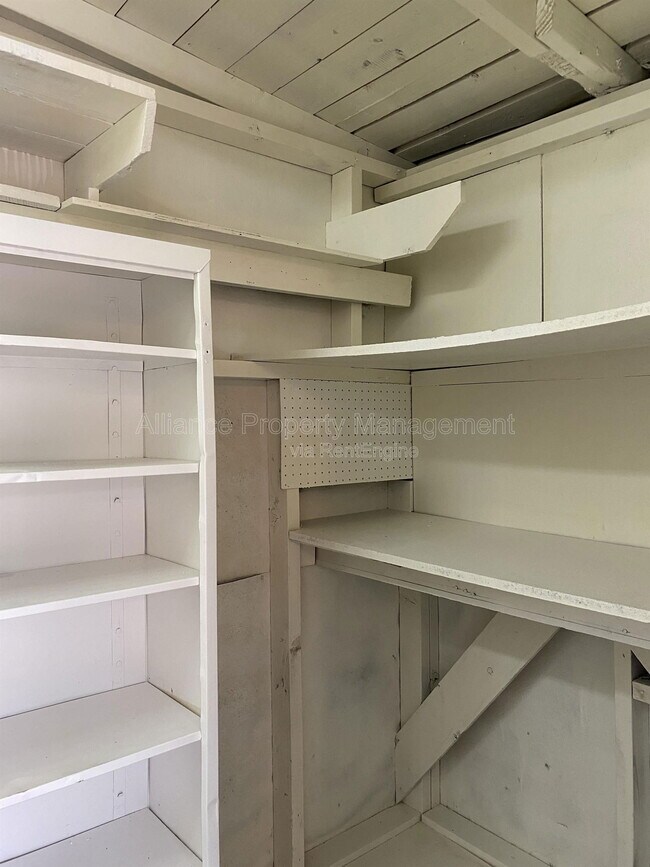 Building Photo - 2605 Lark Dr