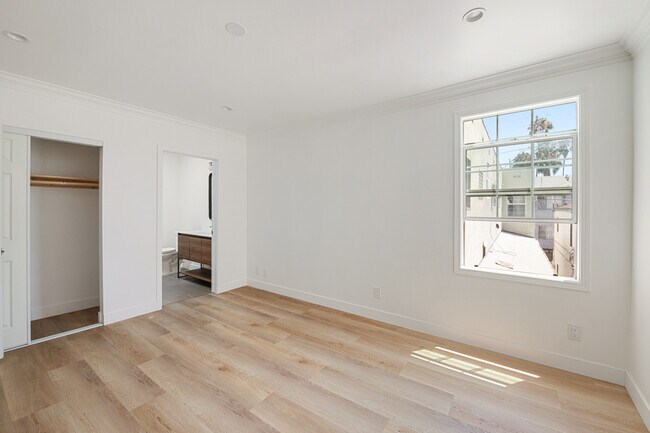 Building Photo - 1008 N Stanley-6