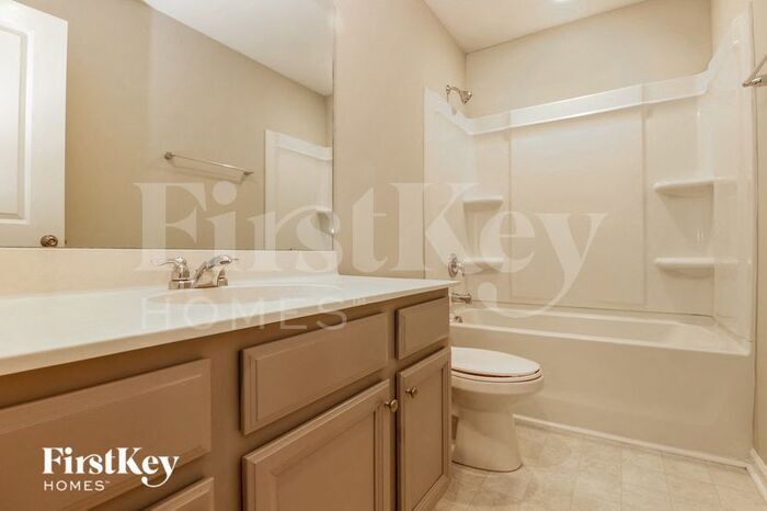 Building Photo - 770 Redbud Ln