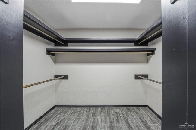 Building Photo - 21 Toronto Ave