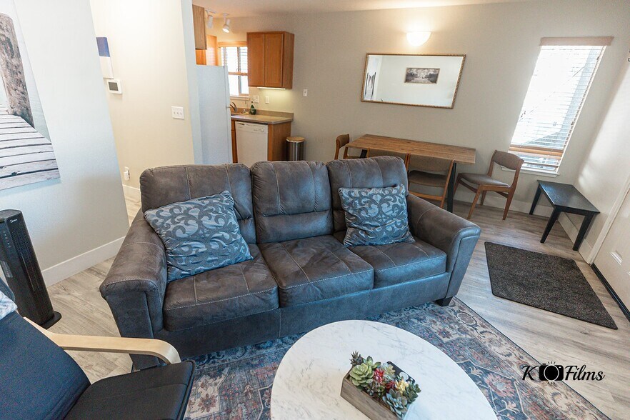 Building Photo - 360 Galaxy Ln