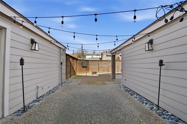 Building Photo - 3313 Overland Dr