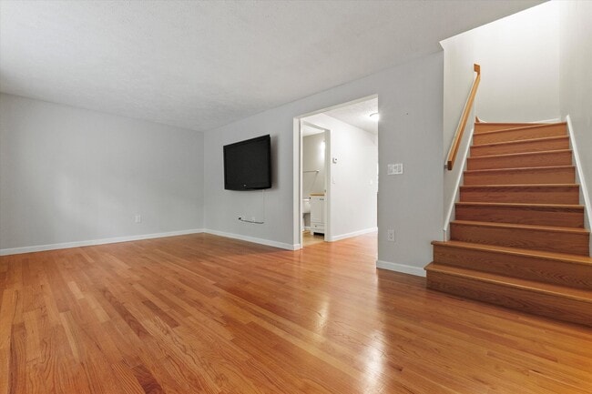 Building Photo - 6 Lochmere Ln