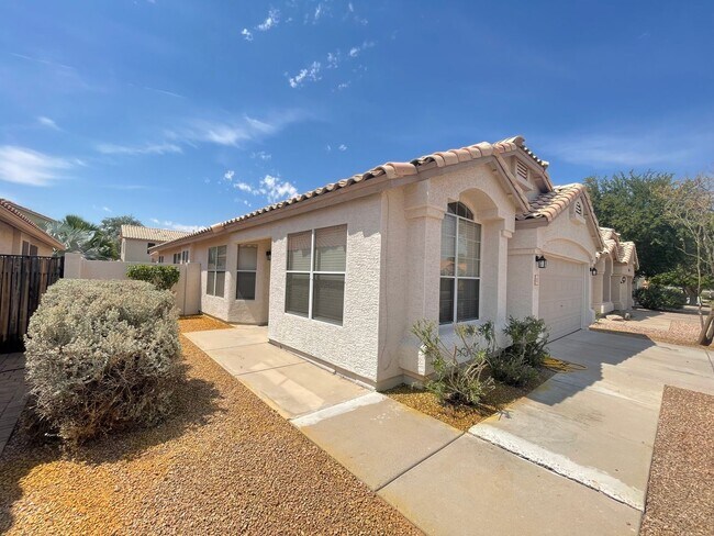 Building Photo - 1113 W Sparrow Dr