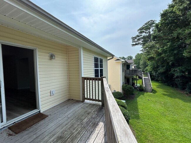 Building Photo - 2BR Condo in Holton Place – Pool, Porch, a...